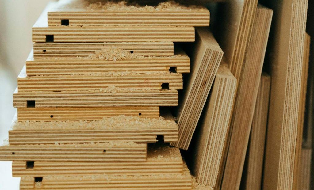 Comment bien utiliser le panneau contreplaqué marine en milieu humide