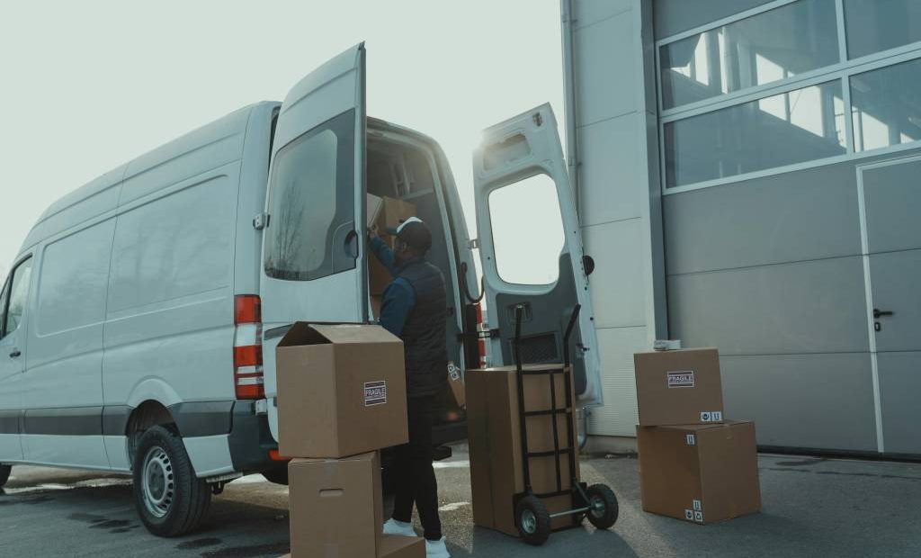 Comparer plusieurs devis de déménagement : les critères essentiels