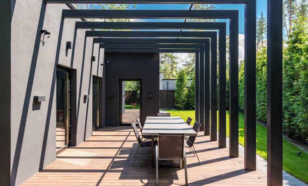 Pergola à rennes : comment choisir le modèle idéal pour votre extérieur