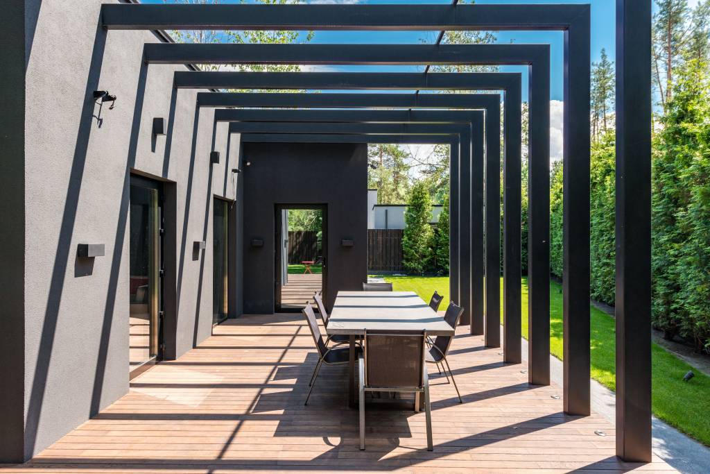 Pergola à rennes : comment choisir le modèle idéal pour votre extérieur