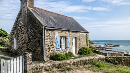 Petite maison à rénover au bord de mer pas cher : les critères à vérifier avant d’acheter