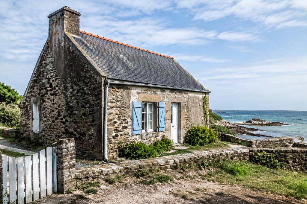 Petite maison à rénover au bord de mer pas cher : les critères à vérifier avant d’acheter