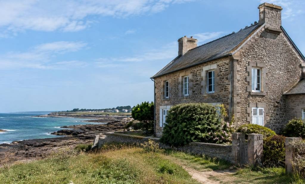 Maisons à rénover en bord de mer : les critères à vérifier avant d’acheter