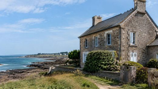 Maisons à rénover en bord de mer : les critères à vérifier avant d’acheter